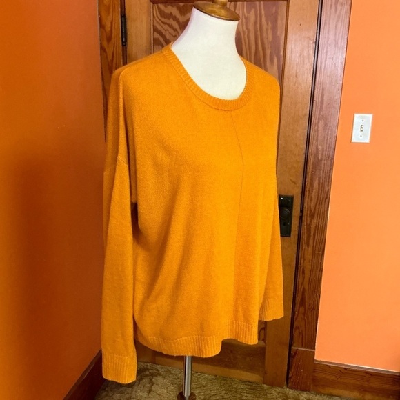 Express NWT oversized soft beachy sweater - Picture 7 of 9
